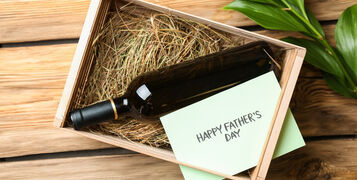 Bottle,Of,Wine,In,Box,With,Greeting,Card,For,Father's